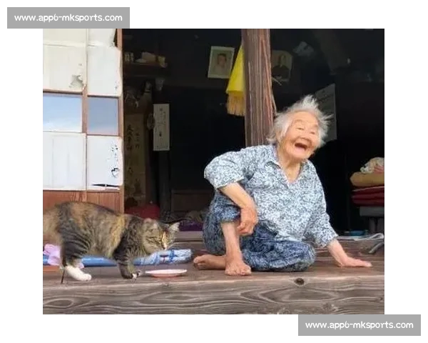 背起百岁奶奶看球赛：116 岁库尔班罕的足球圆梦之旅