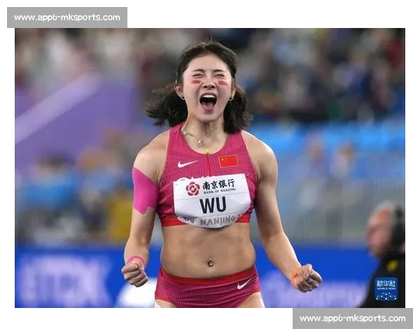 吴艳妮:赛场狂飙破纪录,场外甜飒展豹系魅力